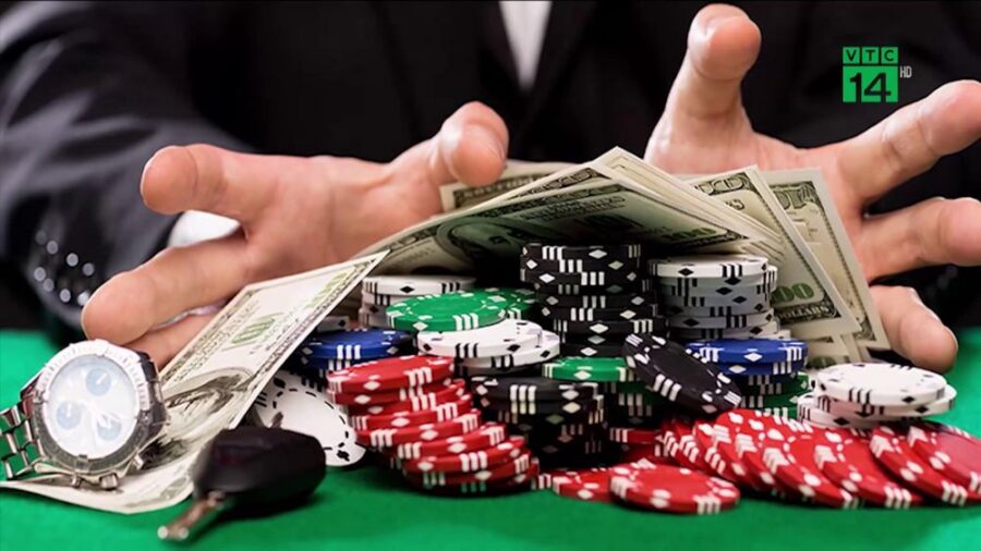 Người nghiện cờ bạc không ngại mạo hiểm mang hết tài sản đổ vào những canh bạc.